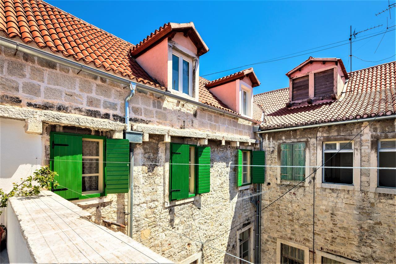 The Palace Collection In Centre Split